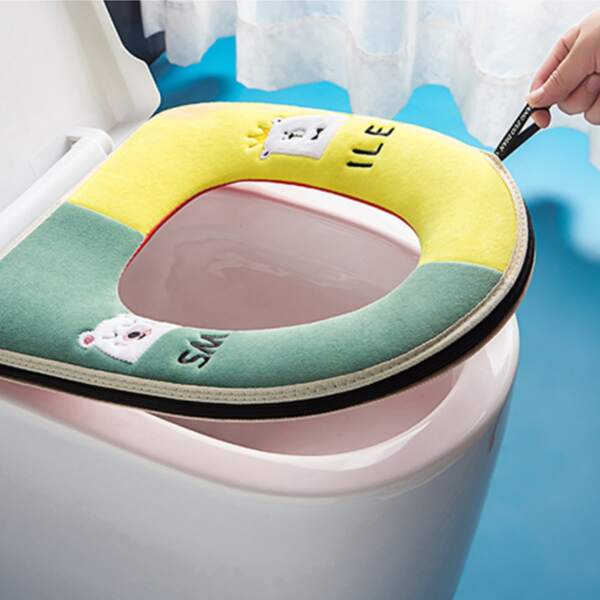 

1pc Bear Embroidery Random Toilet Seat Cover, Multicolor