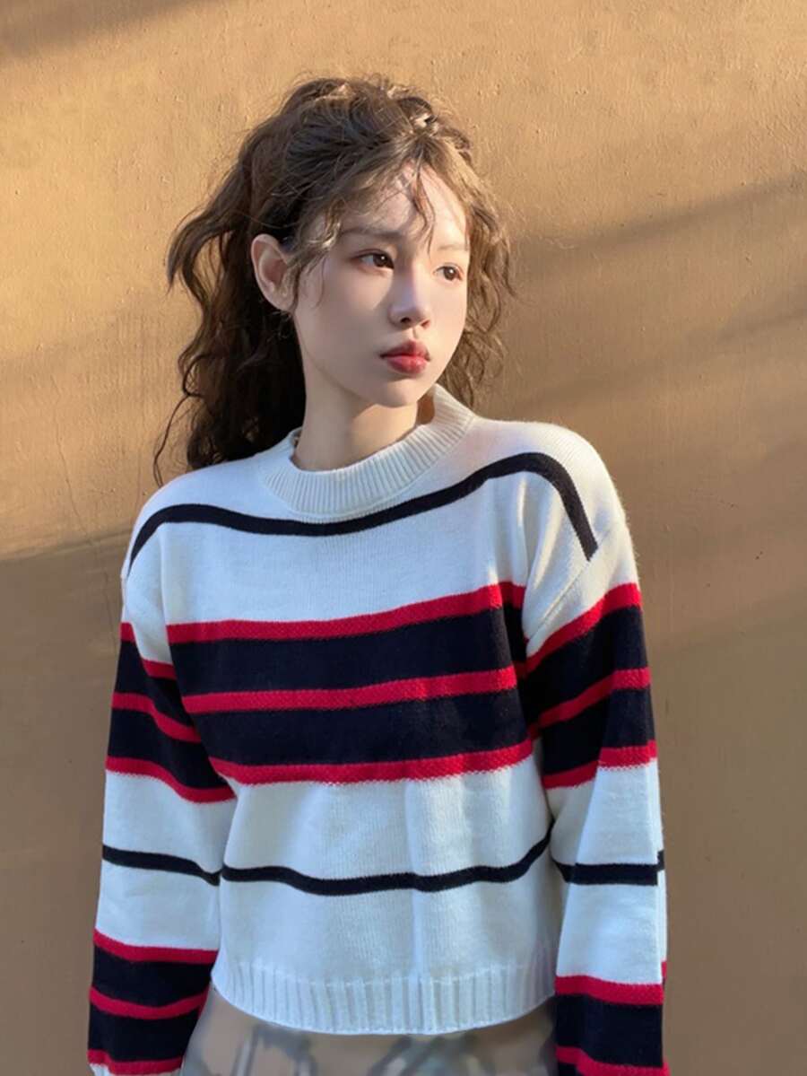 Sweater Crop Bergaris dengan Bahu Jatuh - MultiWarna - View 1
