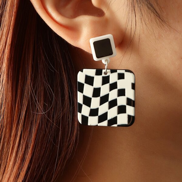 

Plaid Pattern Square Drop Earrings, Black and white