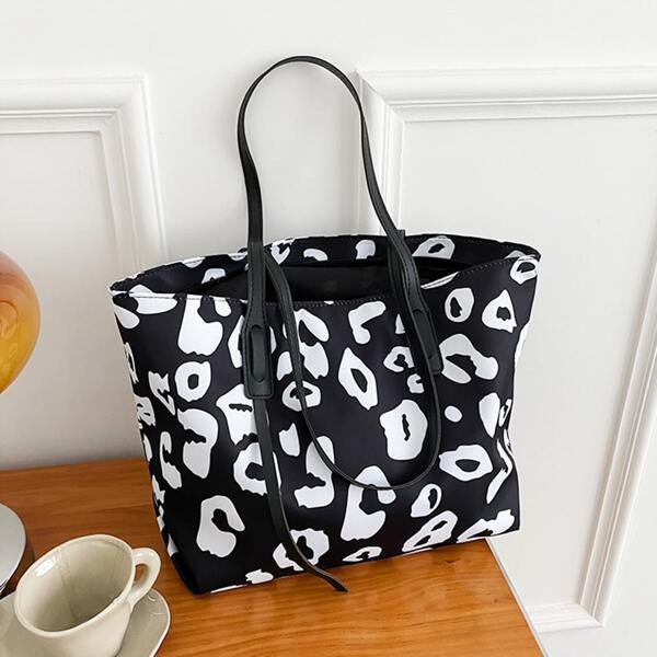 

Allover Graphic Tote Bag, Black and white