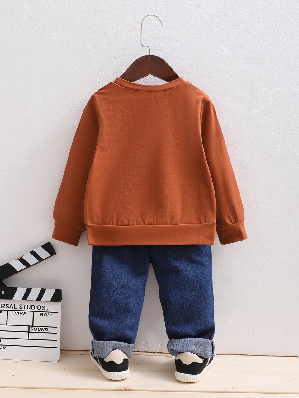 Young Boy Slogan And Fire Print Pullover & Elastic Waist Ripped Frayed Jeans