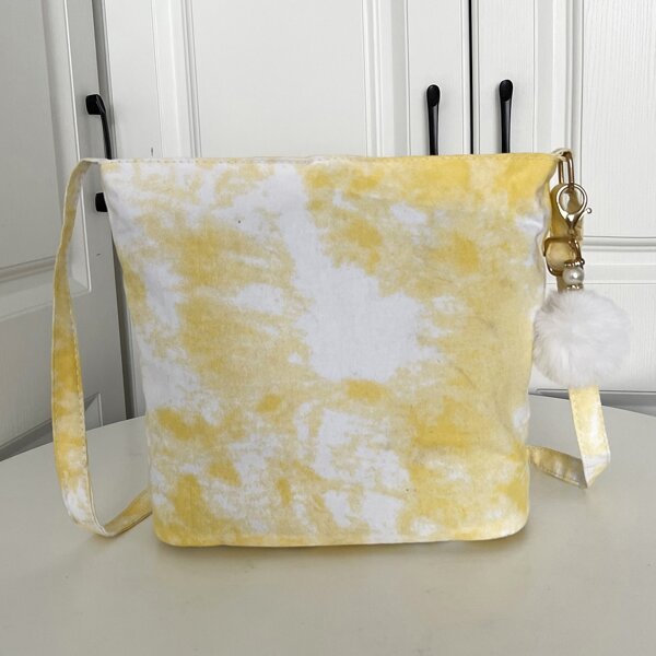 

Tie Dye Pom-pom Decor Bucket Bag, Multicolor