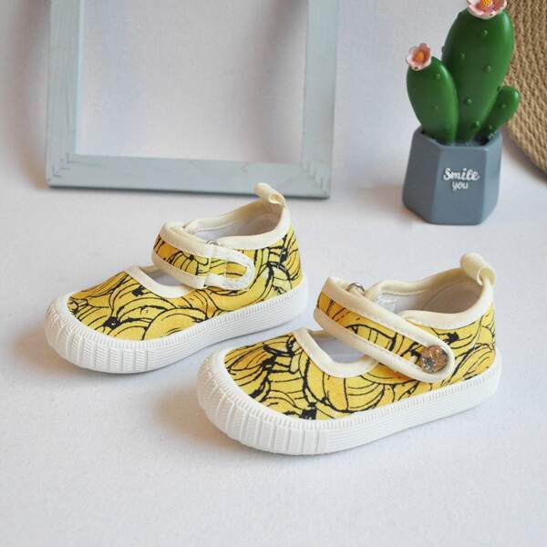 

Girls Graphic Mary Jane Flats, Yellow