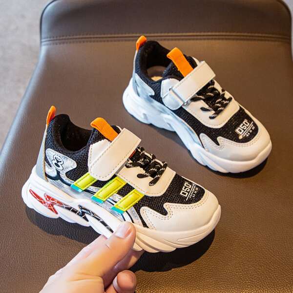 

Boys Colorblock Mesh Panel Lace-up Front Sneakers, Black