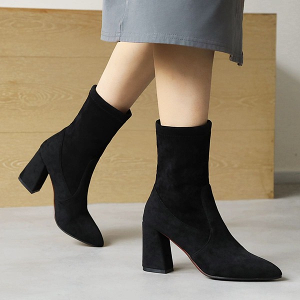 

Minimalist Slip-On Chunky Heeled Classic Boots, Black