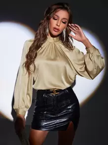 Blusa de cuello alto fruncido de satén - Caqui - Ver 1