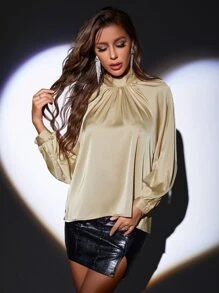 Blusa de cuello alto fruncido de satén - Caqui - Ver 6