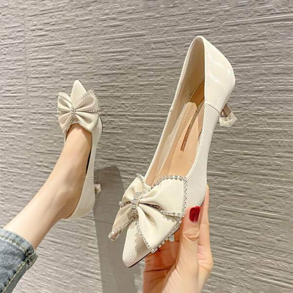 

Bow Decor Pyramid Heeled Court Heels, Beige