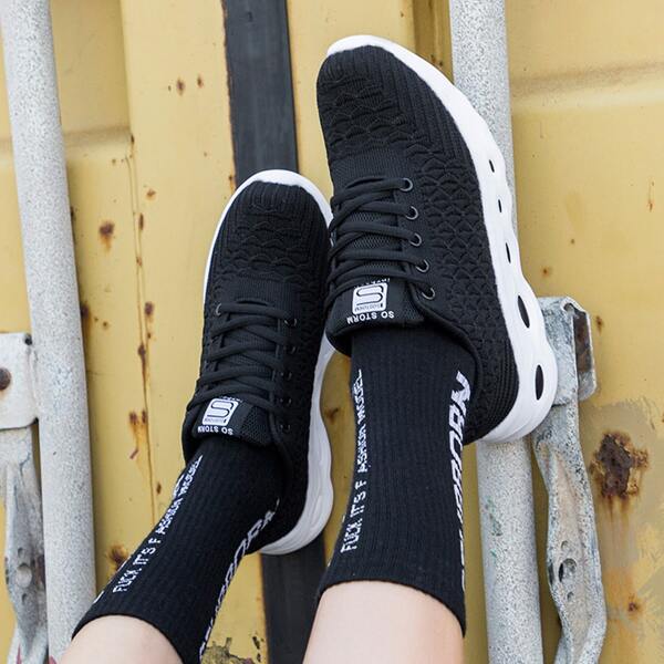 

Minimalist Textured Breathable Running Shoes, Black