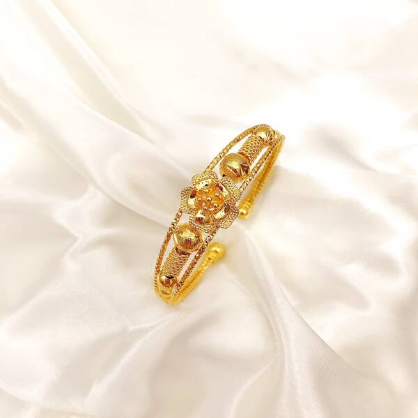 

Flower Decor Cuff Bracelet, Gold