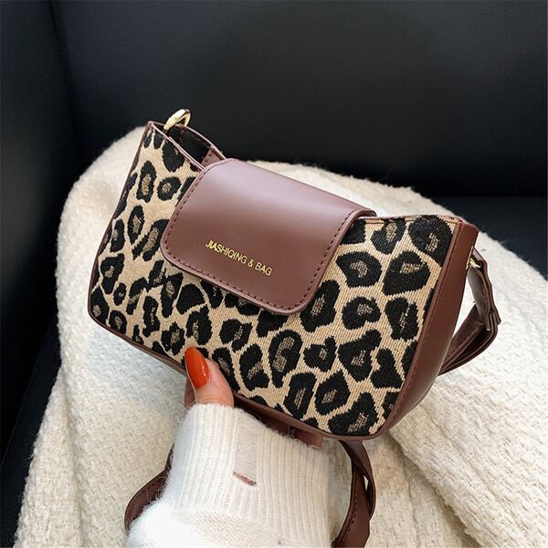 

Leopard Pattern Baguette Bag, Multicolor