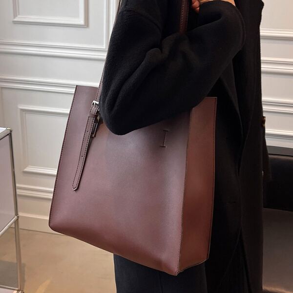 

Minimalist Shoulder Tote Bag, Coffee brown