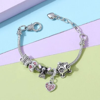 Vòng tay trang trí trái tim cô gái