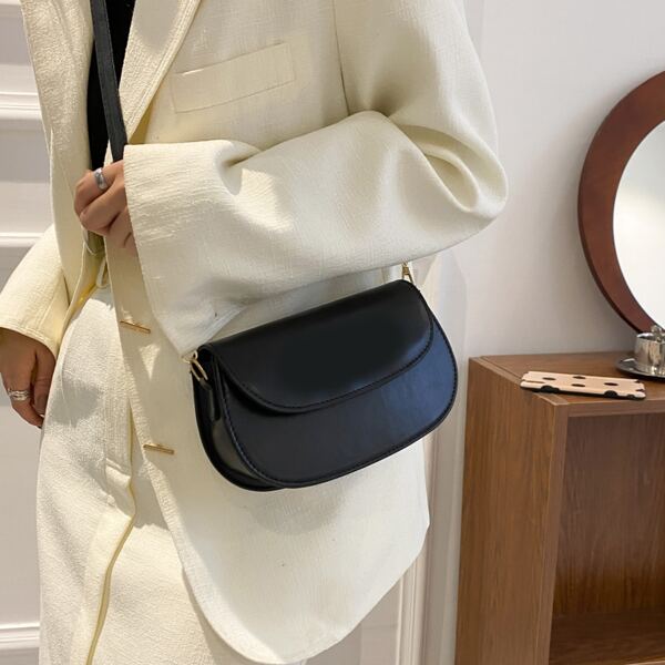 

Minimalist Flap Novelty Bag, Black