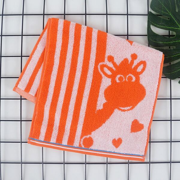 

1pc Giraffe Print Towel, Multicolor