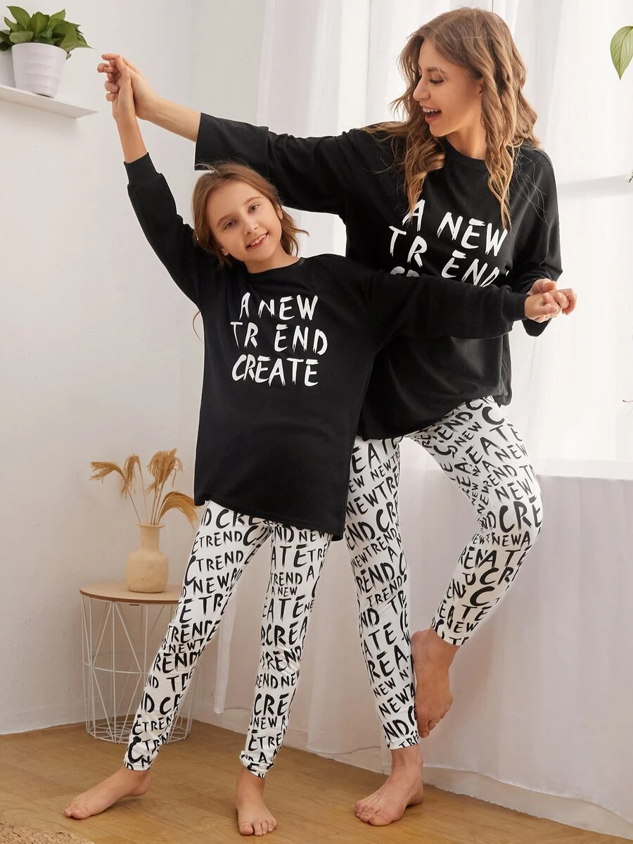 SHEIN 女孩1入組字母圖案落肩袖上衣和1入組緊身打底褲睡衣套裝 - 黑與白 - 查看 1