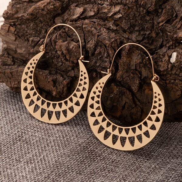

Hollow Out Triangle Design Hoop Earrings, Gold