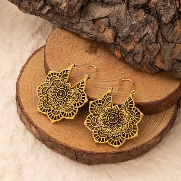 

Hollow Out Flower Design Hoop Earrings, Gold