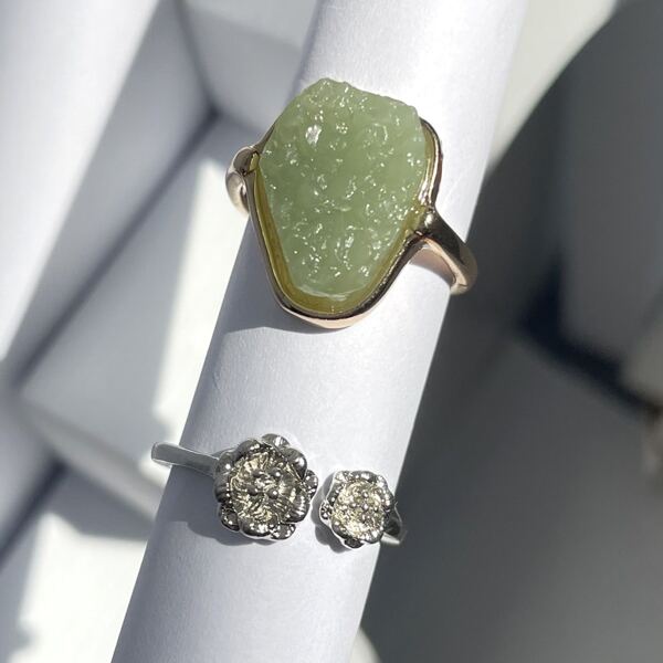 

2pcs Stone Decor Ring, Multicolor