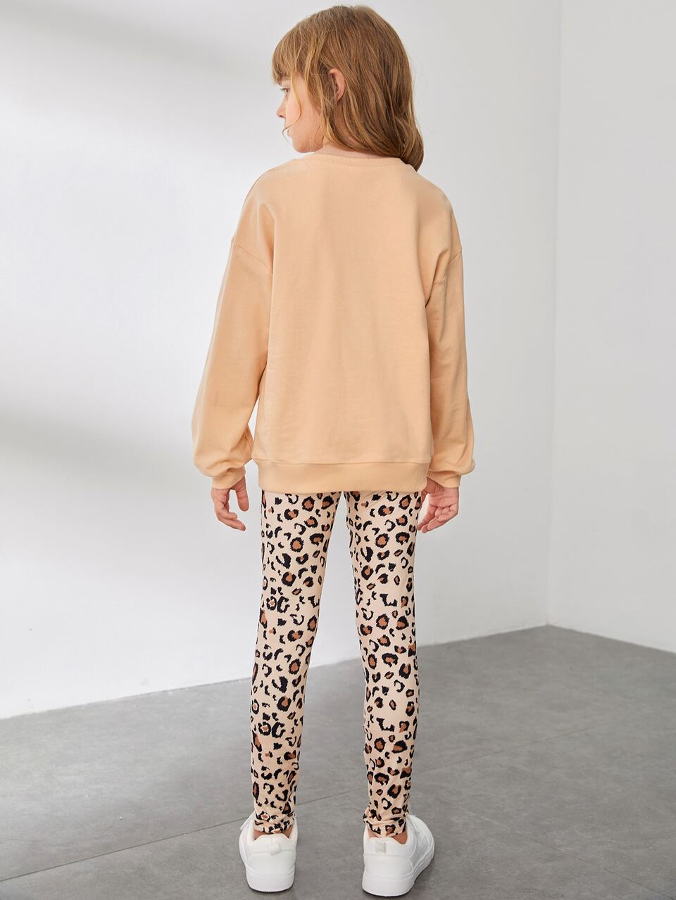 Tween Girl Heart And Slogan Graphic Drop Shoulder Sweatshirt & Leopard Print Leggings