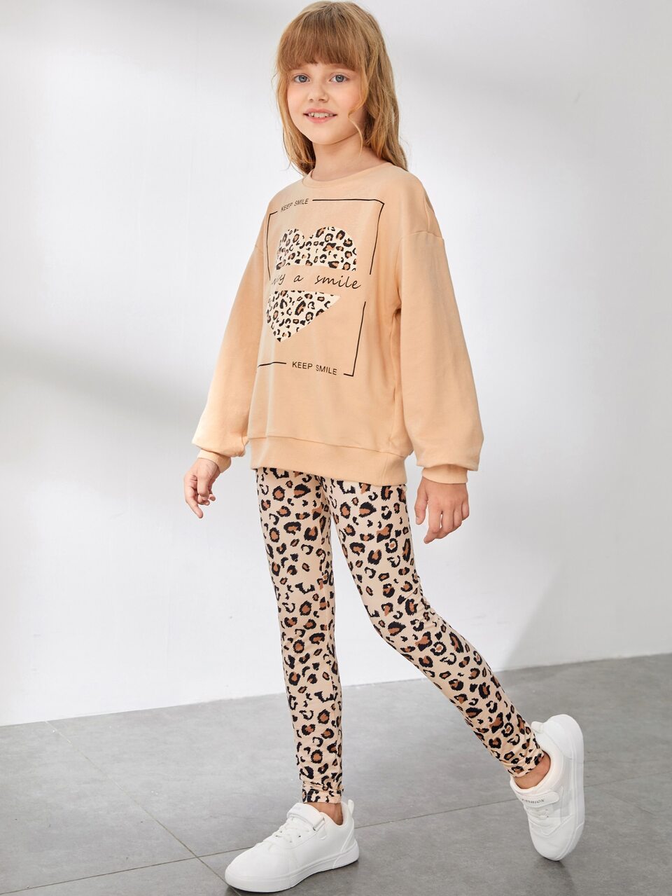 Tween Girl Heart And Slogan Graphic Drop Shoulder Sweatshirt & Leopard Print Leggings