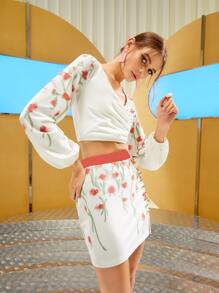 MAPI Floral Print Surplice Neck Lantern Sleeve Crop Top - White - View 4