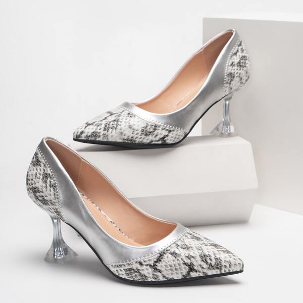 

Snakeskin Graphic Court Pyramid Pumps, Multicolor