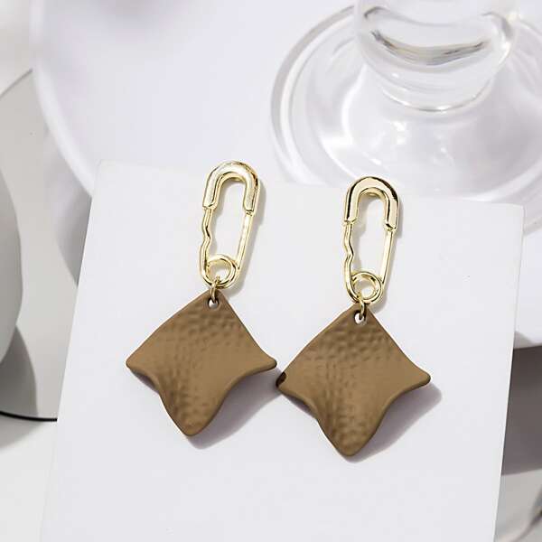 

Geometric Decor Drop Earrings, Brown
