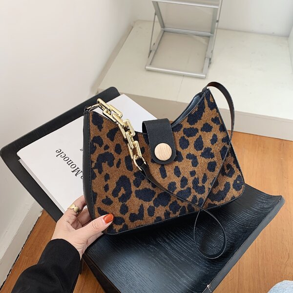 

Leopard Graphic Shoulder Bag, Multicolor