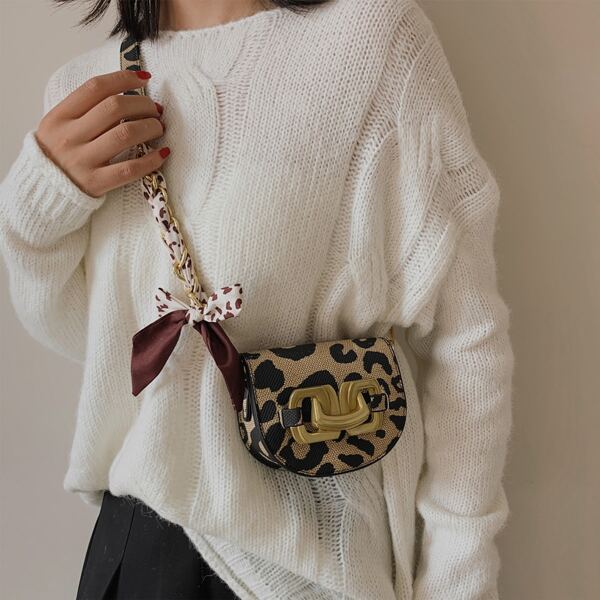 

Leopard Pattern Chain Decor Saddle Bag, Multicolor