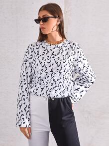 SHEIN EZwear 1入組滿版印花袋鼠口袋落肩袖套頭衫 - 黑與白 - 查看 5