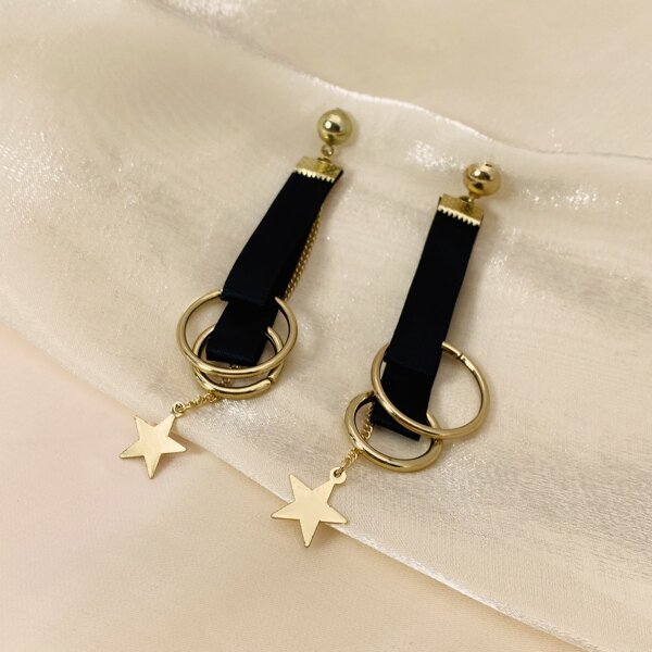 

Star & Circle Decor Earrings, Black