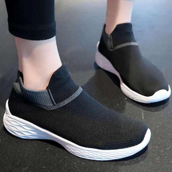 

Colorblock Slip On Running Shoes, Black and white