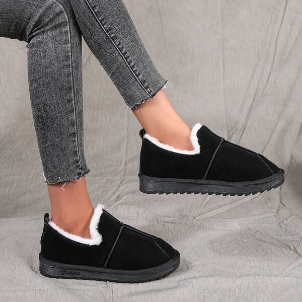 

Minimalist Slip-On Snow Boots, Black