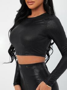 SHEIN SXY de cocodrilo en relieve Camiseta corta & Pantalones Conjunto