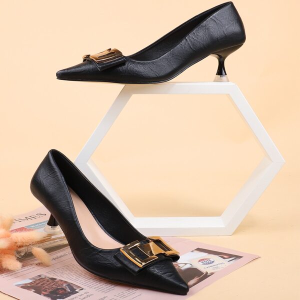 

Metal Decor Textured Court Pumps, Black