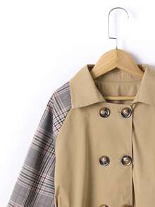 女孩格紋插肩袖雙排釦腰帶風衣外套
