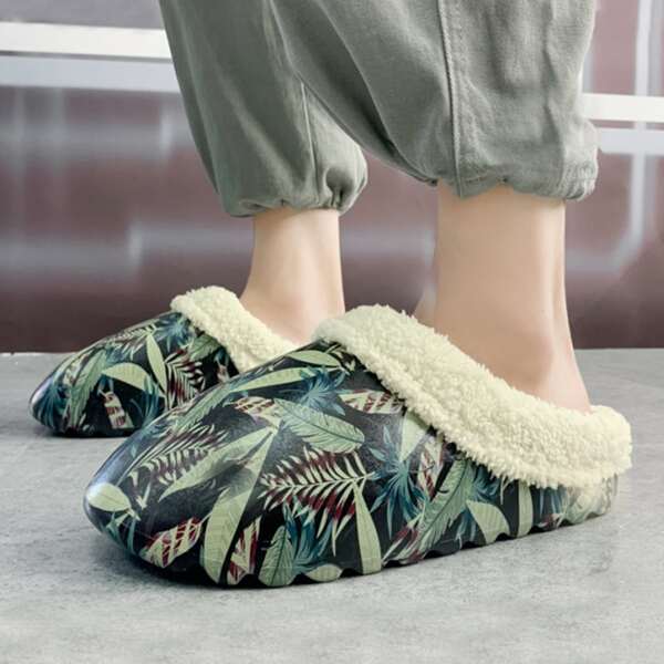 

Men Allover Leaf Graphic Plush Inside Slippers, Green