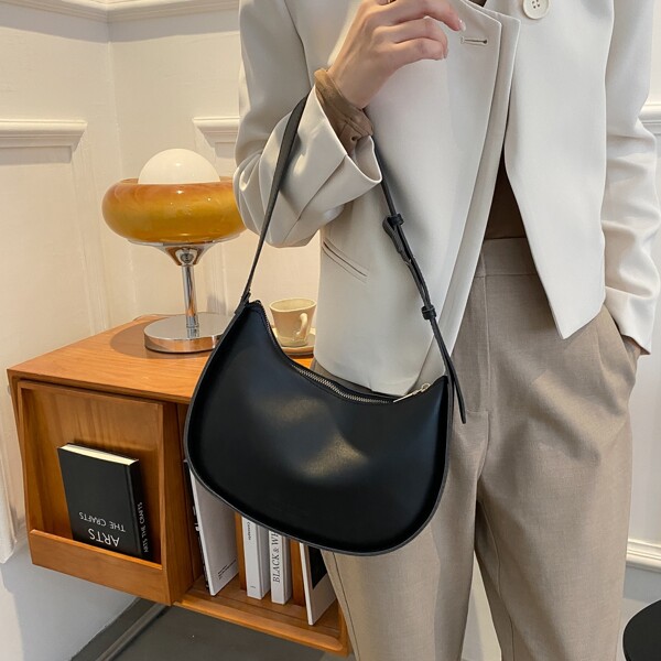 

Minimalist Zip Shoulder Saddle Bag, Black