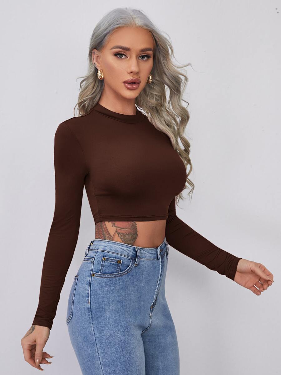 RueChic Mock Neck Solid Crop Tee - Màu nâu Sô-cô-la - Xem 1