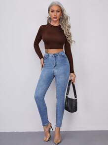 RueChic Mock Neck Solid Crop Tee - Màu nâu Sô-cô-la - Xem 3