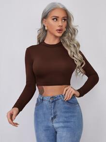 RueChic Mock Neck Solid Crop Tee - Màu nâu Sô-cô-la - Xem 4