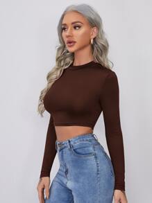 RueChic Mock Neck Solid Crop Tee - Màu nâu Sô-cô-la - Xem 5