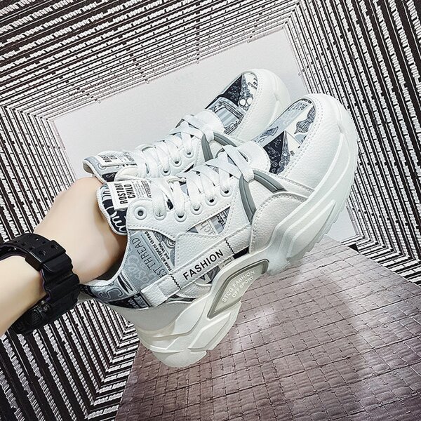 

Men Letter Graphic Lace-up Front Chunky Sneakers, Black and white