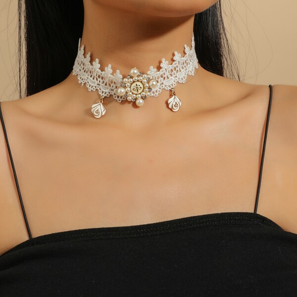 

Faux Pearl Decor Choker, White