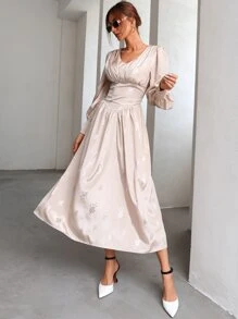 Modelyn 提花胸部褶皺燈籠袖緞面洋裝