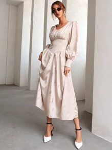 Modelyn 提花胸部褶皺燈籠袖緞面洋裝