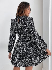 SHEIN Frenchy Đầm viền lá sen Họa tiết hoa Boho - Đen và trắng - Xem 2