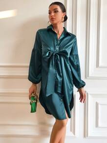 GENKIRA 前打結燈籠袖緞面襯衫洋裝 - 墨綠色 - 查看 3