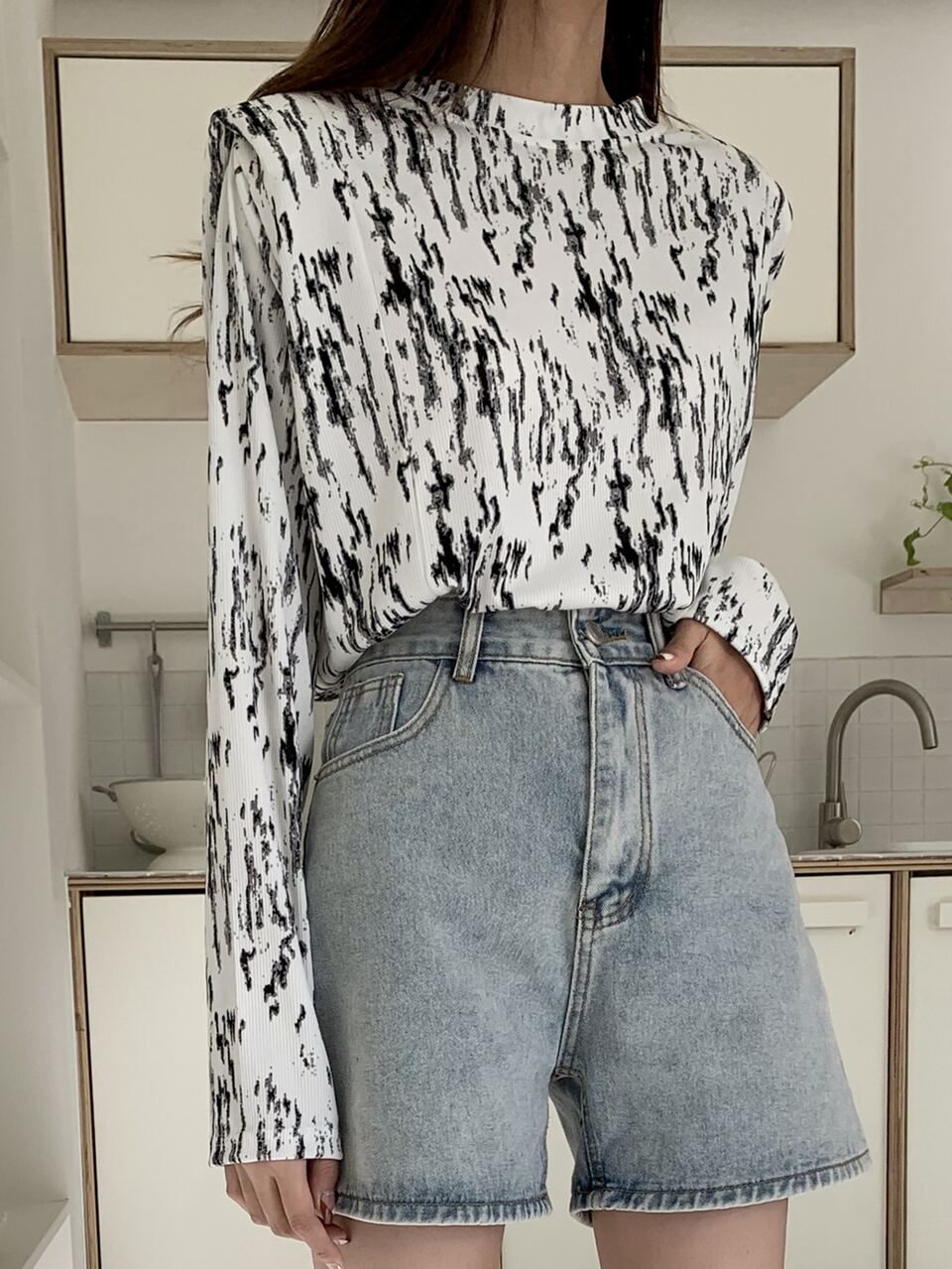 Allover Print Shoulder Pads Split Hem Tee